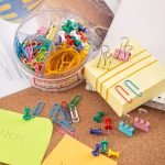 SET ACCESORII BIROU (AGRAFE, ELASTICE, CLIPSURI, ACE) DELI – poza 2