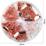 SET ACCESORII BIROU (AGRAFE, CLIPSURI, PIONEZE) AURIU DELI – poza 3