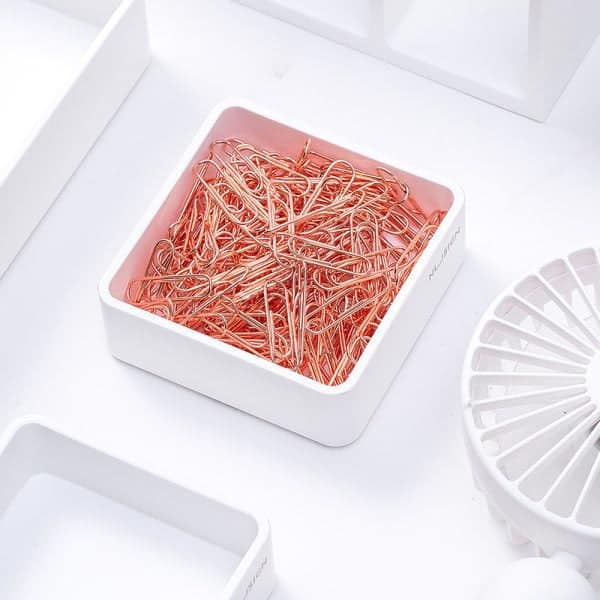 SET ACCESORII BIROU (AGRAFE, CLIPSURI, PIONEZE) AURIU DELI – poza 5