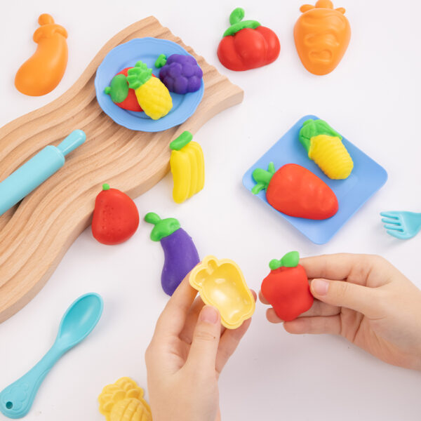 SET CREATIV PLASTILINA + 14 ACCESORII PIZZA, PASTA AND VEGGIE PARTY DELI – poza 4
