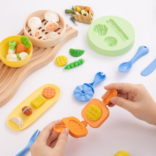 SET CREATIV PLASTILINA + 14 ACCESORII PIZZA, PASTA AND VEGGIE PARTY DELI – poza 5